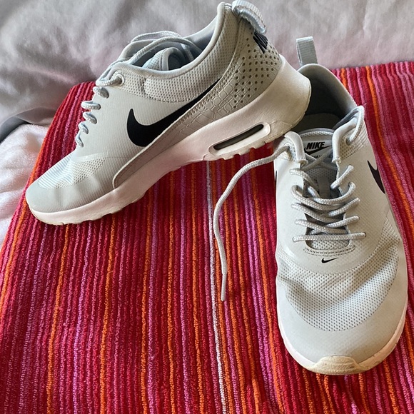 Nike Air Max Thea, White with black swoosh. Sz 7 - Picture 5 of 8